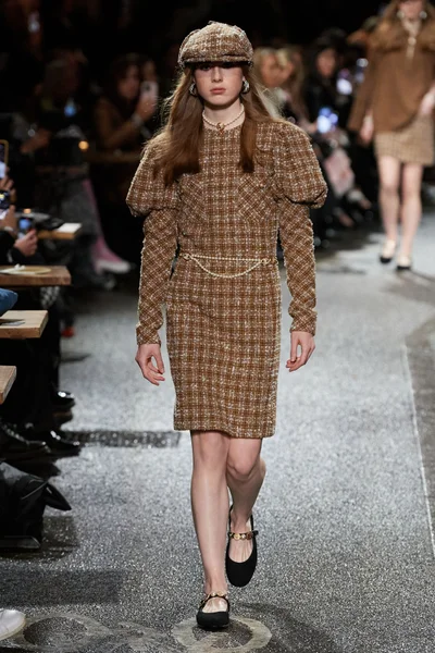 Look 17